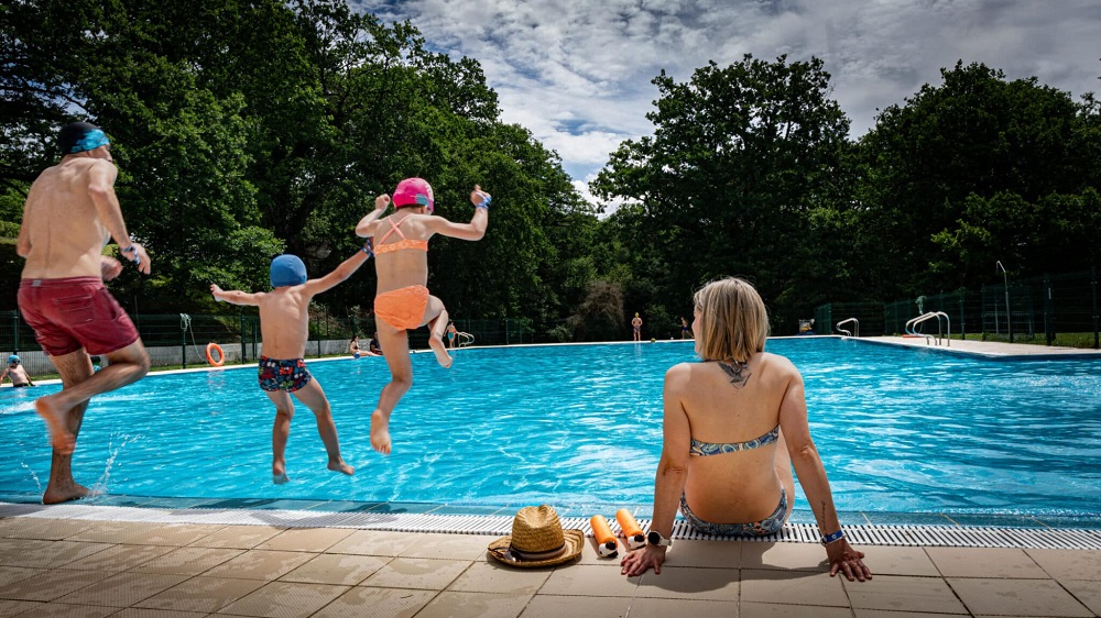 Camping Etxarri - Animación. Juegos en la piscina.